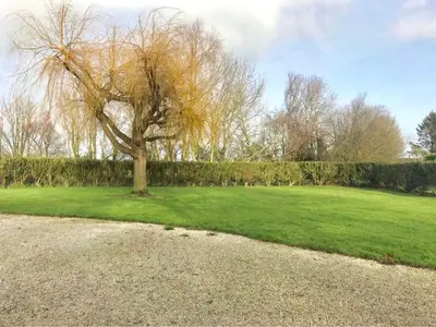 Jardin de l'établissement Le Taut 44 - chambre Sword - salle de bains partagée