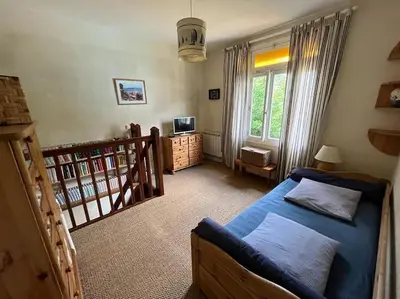 Un ou plusieurs lits dans un hébergement de l'établissement Maison à 100 m de la plage et proche du centre