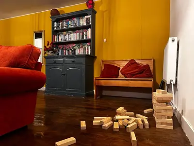 Bibliothèque dans la maison de vacances