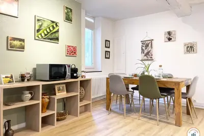 Télévision ou salle de divertissement dans l'établissement Le Triplex St-Laurent - Quartier Historique de Caen