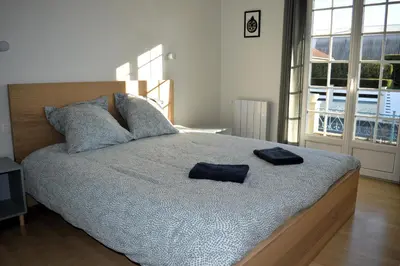 Un ou plusieurs lits dans un hébergement de l'établissement Les 7 lutins - Maison avec jardin, wifi, parking