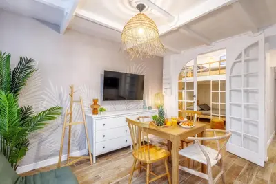 Télévision ou salle de divertissement dans l'établissement Joyful tiny house seaside