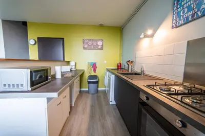 Cuisine ou kitchenette dans l'établissement Château Turgot Gîtes