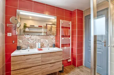 Salle de bains dans l'établissement Les Bicoques à la mer - 