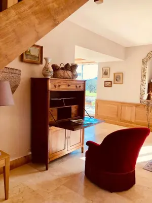 Coin salon dans l'établissement Maison chic proche du Mont Saint Michel