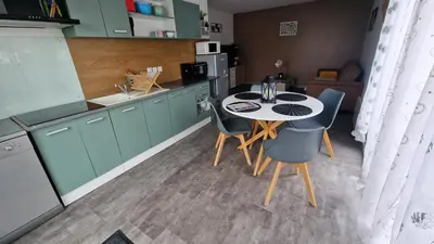 Cuisine ou kitchenette dans l'établissement Maison le palmier