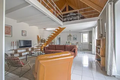 Télévision ou salle de divertissement dans l'établissement La Potinière - Maison familiale