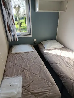 Un ou plusieurs lits dans un hébergement de l'établissement Mobil Home 3 chambres