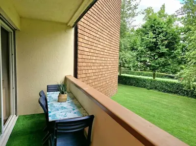 Jardin de l'établissement Joli appartement avec balcon