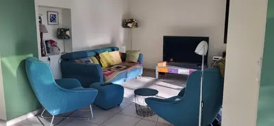 Coin salon dans l'établissement 1 chambre 2 personnes dans une maison avec jardin proche centres d'intérêt et commerces