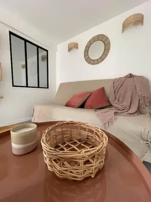 Coin salon dans l'établissement Les Maisons d'Auré: Le studio