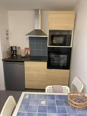 Cuisine ou kitchenette dans l'établissement Les Maisons d'Auré: Le studio