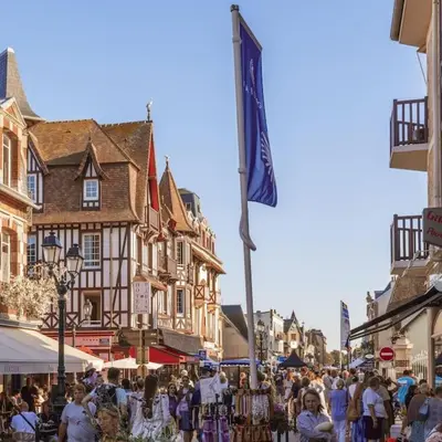 Clients de l'établissement Le Lagon de Léon Escapade à deux en front de mer, avec accès direct et privatif à la plage, sur la Promenade Marcel Proust à Cabourg