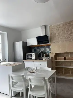 Cuisine ou kitchenette dans l'établissement Gîte de La baleine