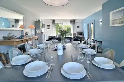 Coin salon dans l'établissement Villa Les Daules