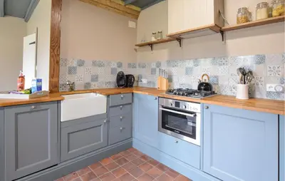 Cuisine ou kitchenette dans l'établissement Gorgeous Home In Passais-Villages
