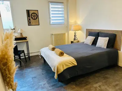 Un ou plusieurs lits dans un hébergement de l'établissement Le 2 - Grand studio Caen Centre Port de plaisance
