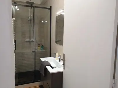 Salle de bains dans l'établissement Charmy