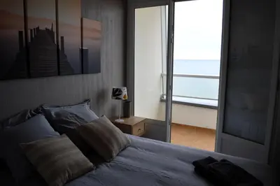 Un ou plusieurs lits dans un hébergement de l'établissement L'Esperluette - magnifique vue mer et balcon