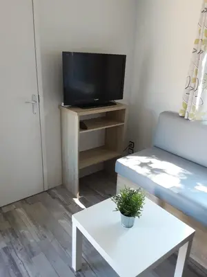 Télévision ou salle de divertissement dans l'établissement Riva Bella chez Caraphou