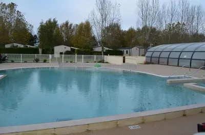 Piscine de l'établissement Riva Bella chez Caraphou ou située à proximité