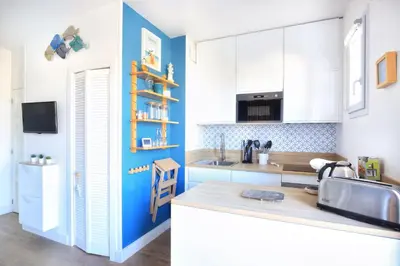 Cuisine ou kitchenette dans l'établissement Terrasse de Chimay - Charmant apt dans résidence front de mer