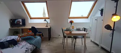 Télévision ou salle de divertissement dans l'établissement Studio Tout équipé en Hyper-Centre avec Parking Privé et Gratuit - Vue sur la Ville et Château de Caen