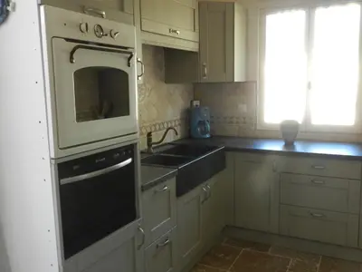 Cuisine ou kitchenette dans l'établissement Les Gîtes Cancalais