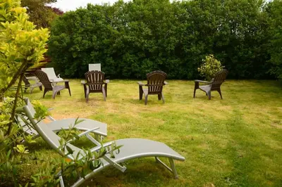 Jardin de l'établissement Vaste Maison de 300 m2 en forme de bateau pour 15 L'Iliade