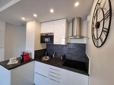 Cuisine ou kitchenette dans l'établissement Cosy Plage-Accès privé à la Mer