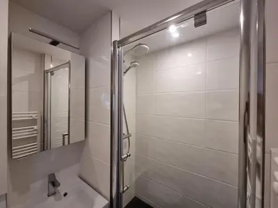 Salle de bains dans l'établissement Cosy Plage-Accès privé à la Mer