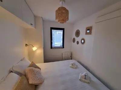 Un ou plusieurs lits dans un hébergement de l'établissement Cosy Plage-Accès privé à la Mer