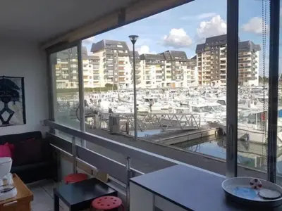 Vue générale sur Courseulles-sur-Mer ou vue de la ville depuis l'appartement