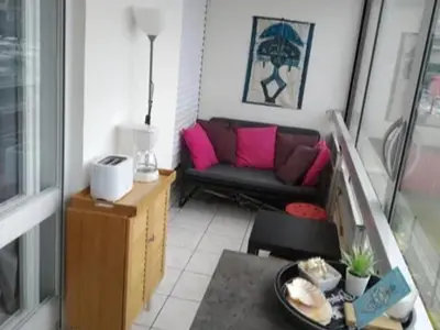 Coin salon dans l'établissement Appartement T2 - Port de Courseulles avec Parking - FR-1-746-10