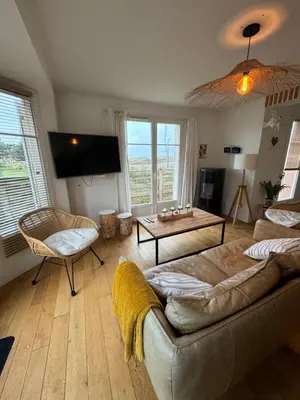 Télévision ou salle de divertissement dans l'établissement Maison port guillaume