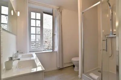 Salle de bains dans l'établissement L'Escale Cancalaise - Maison de pêcheur 150m du port