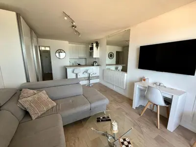 Coin salon dans l'établissement La Land, appartement traversant vue mer