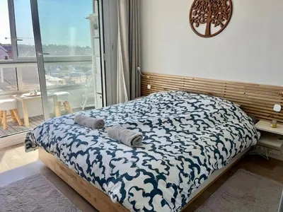 Un ou plusieurs lits dans un hébergement de l'établissement La Land, appartement traversant vue mer