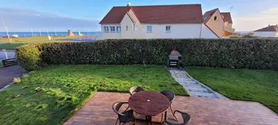 Jardin de l'établissement Omaha beach vue les Braves