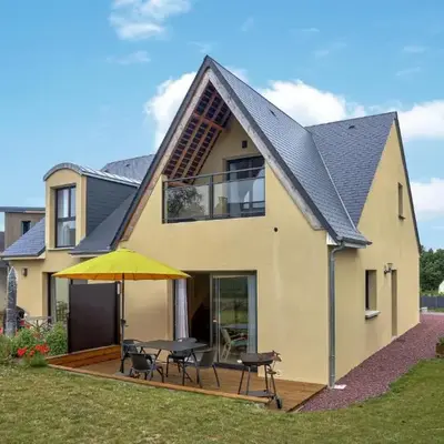 2 Bedroom Cozy Home In Gouville-Sur-Mer