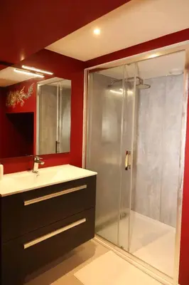 Salle de bains dans l'établissement Le Jade Rouge - Love Gîte Japonais en Normandie