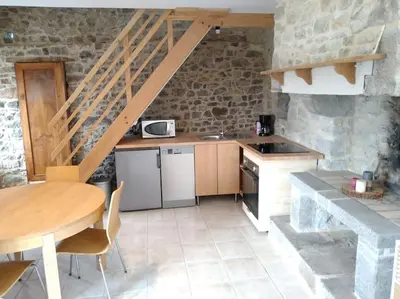Cuisine ou kitchenette dans l'établissement Gîte Les Pommiers