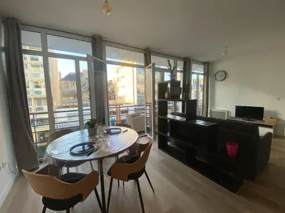 Télévision ou salle de divertissement dans l'établissement Un extérieur en ville
