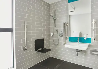 Salle de bains dans l'établissement Holiday Inn Express Caen Epron by IHG