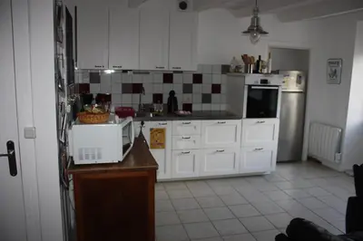 Cuisine ou kitchenette dans l'établissement Charmant gite de Valérie et de Frédéric MAZA