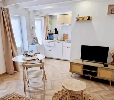 Cuisine ou kitchenette dans l'établissement LaMaisonnette 500m plage Juno Beach
