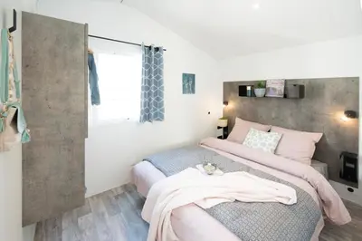 Un ou plusieurs lits dans un hébergement de l'établissement Chalet Bord de Mer