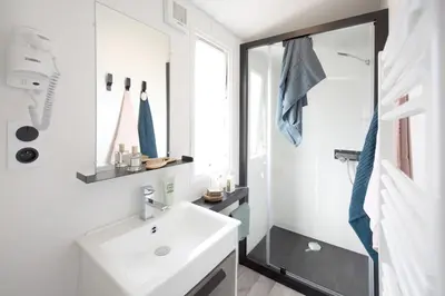 Salle de bains dans l'établissement Chalet Bord de Mer