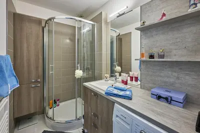 Salle de bains dans l'établissement Doudounette - Appartement à proximité de la plage