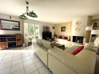 Coin salon dans l'établissement Maison calme et cosy à Port-en-Bessin près du golf et de la mer